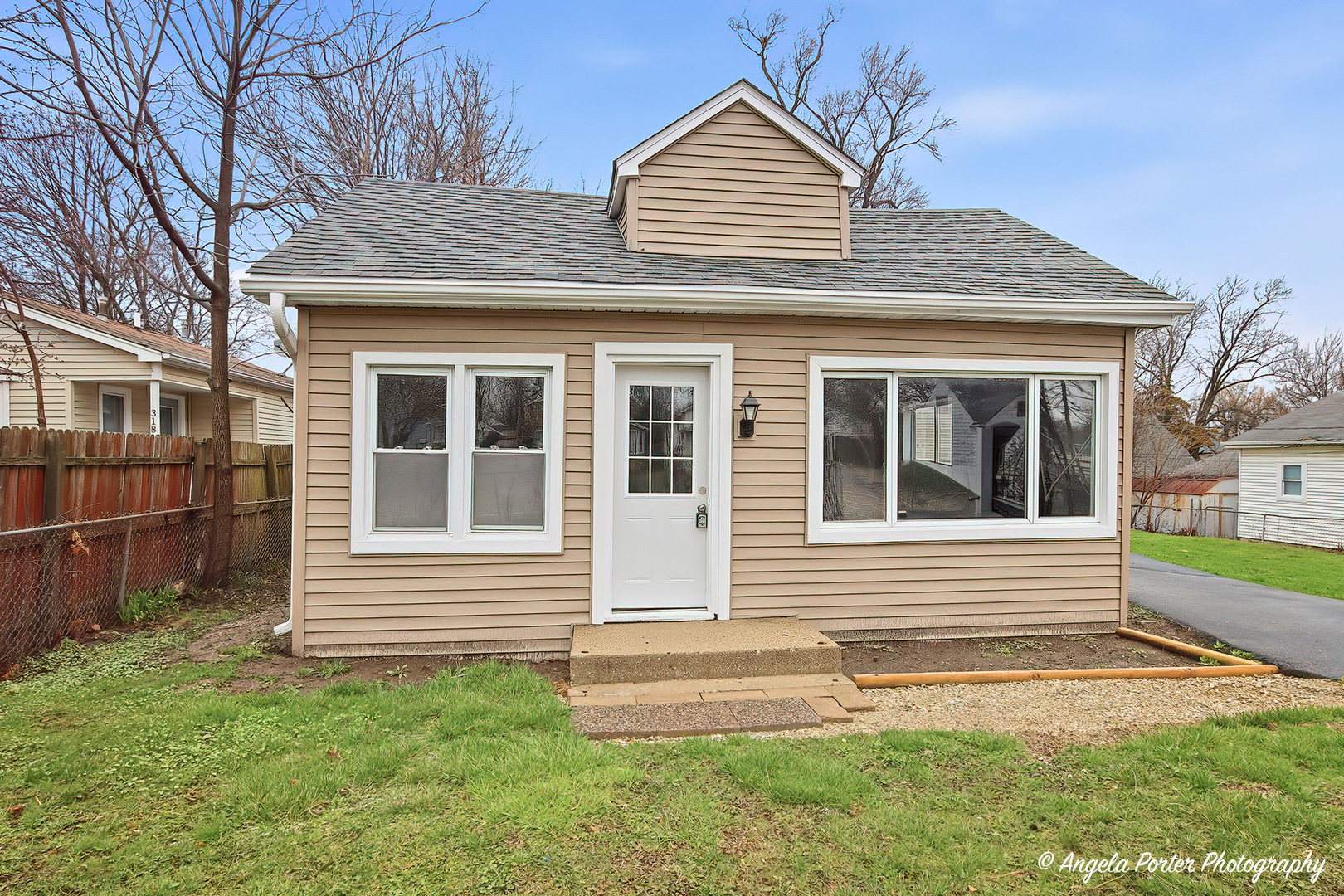 Homes for sale in Round Lake Park, IL | 320 E Washington St, Round Lake Park, IL 60073 | MLS# 12663847