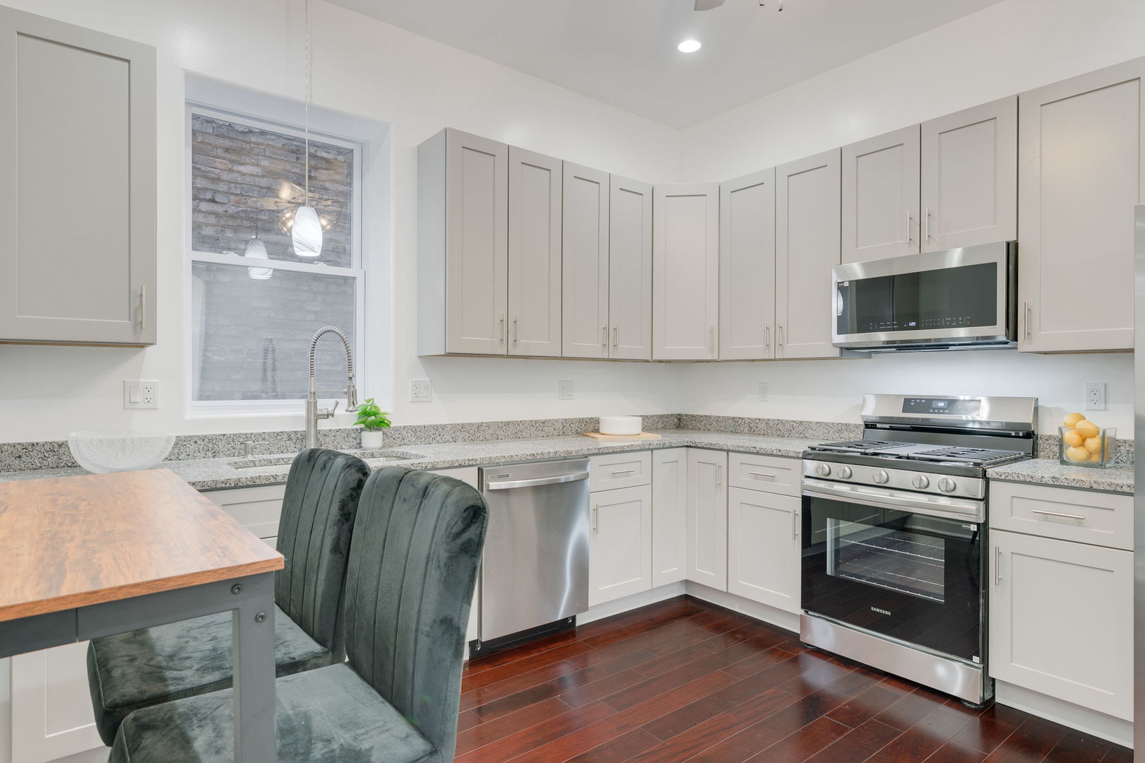 4th image of 140 W 66th St, Chicago, IL 60621