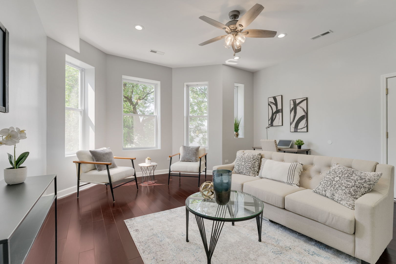 2nd image of 140 W 66th St #1F, Chicago, IL 60621 | MLS# 12663889