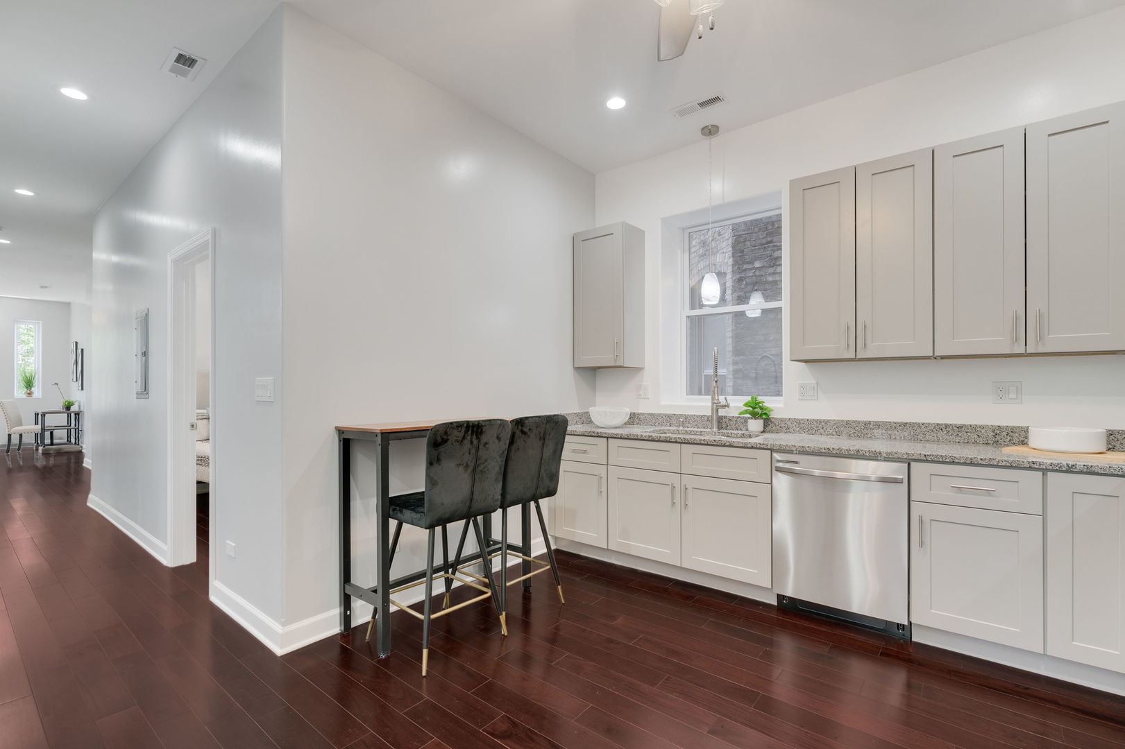 5th image of 140 W 66th St, Chicago, IL 60621