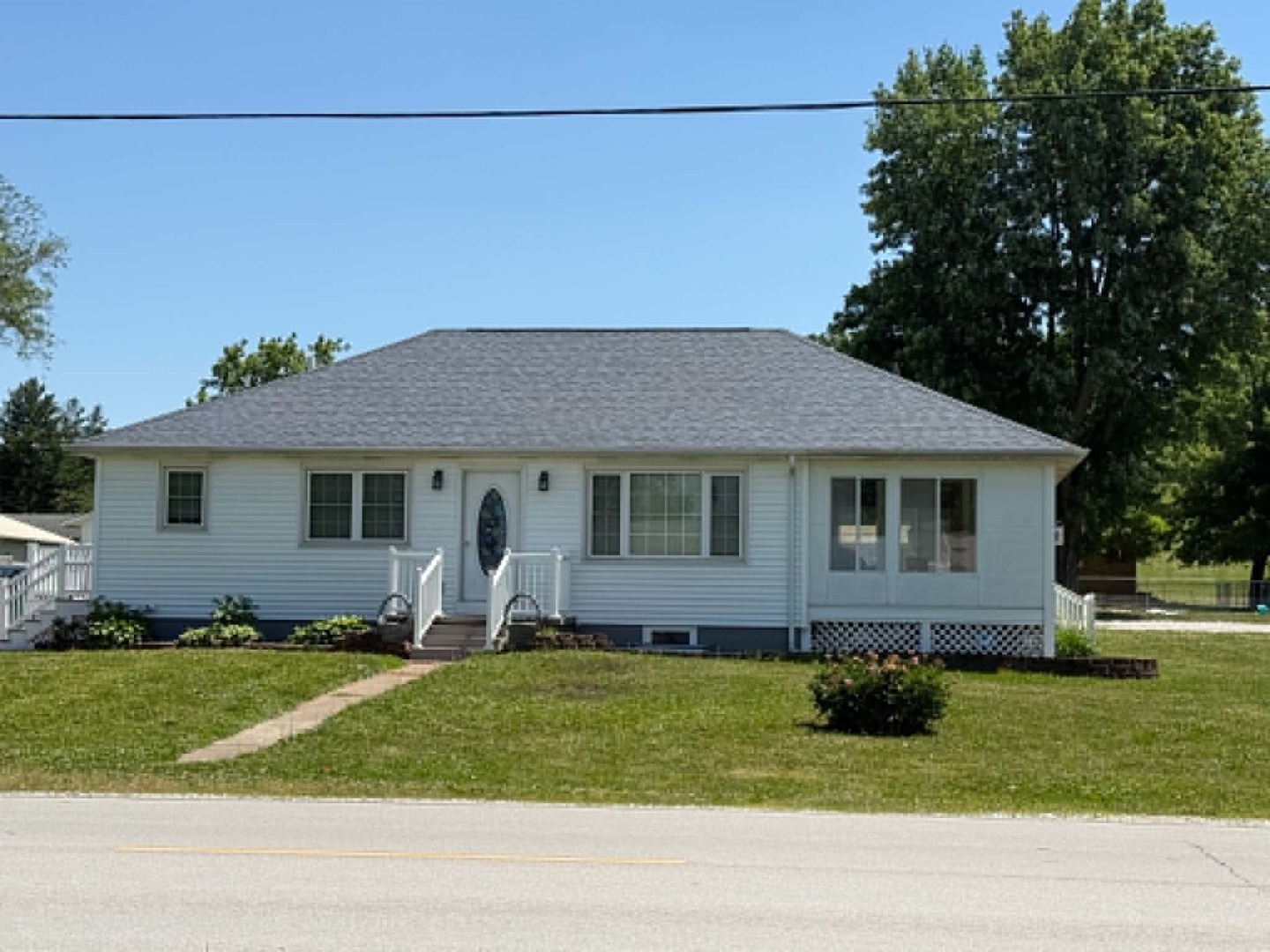 Homes for sale in Andalusia, IL | 206 6th Ave E, Andalusia, IL 61232 | MLS# 12663905