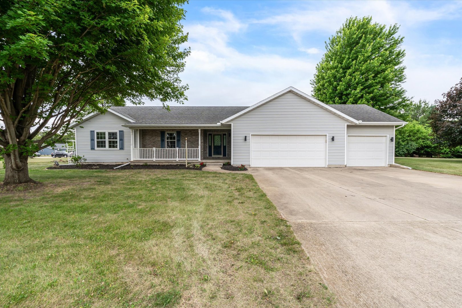 Homes for sale in Geneseo, IL | 14 Quail Hollow Est, Geneseo, IL 61254 | MLS# 12664028