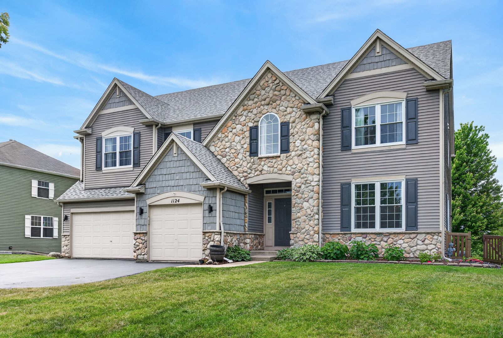 Homes for sale in Antioch, IL | 1124 Ashlyn Ln, Antioch, IL 60002 | MLS# 12664204
