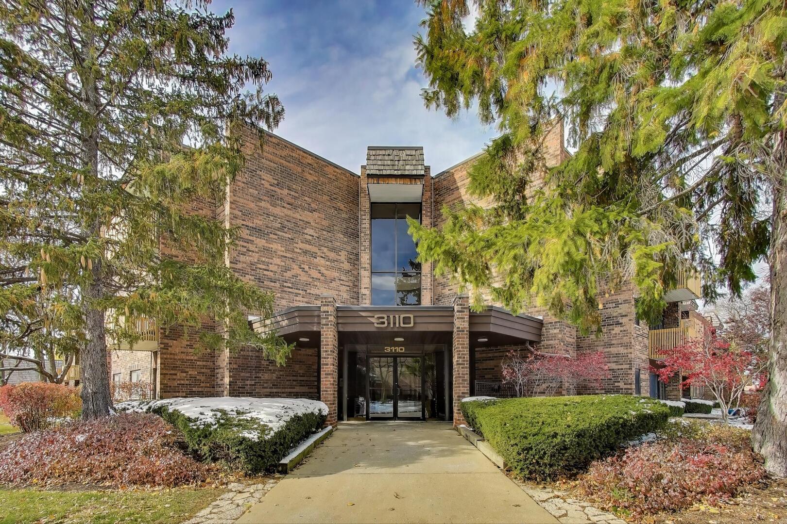 Homes for sale in Northbrook, IL | 3110 Pheasant Creek Dr #104, Northbrook, IL 60062 | MLS# 12664223
