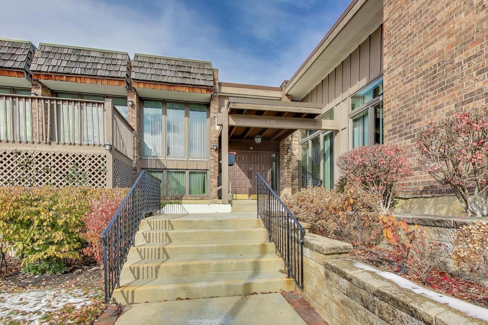 Homes for sale in Northbrook, IL | 3110 Pheasant Creek Dr #104, Northbrook, IL 60062 | MLS# 12664223