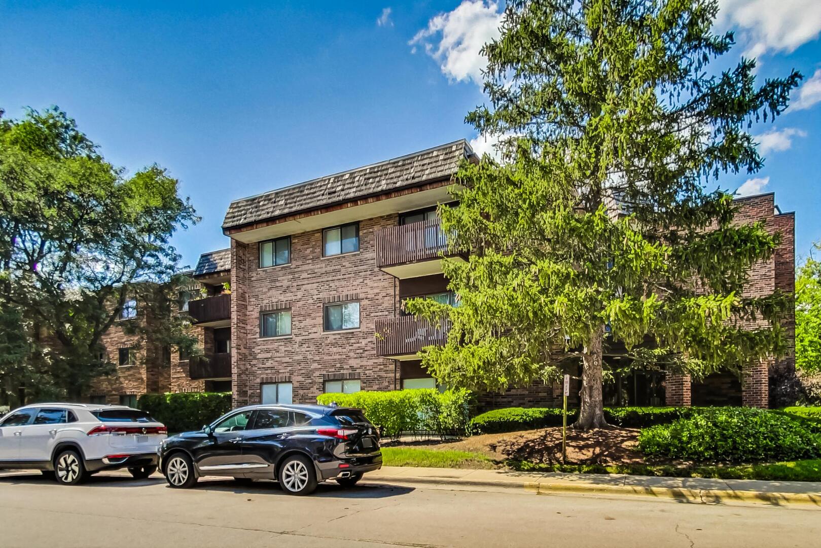 Homes for sale in Northbrook, IL | 3110 Pheasant Creek Dr #104, Northbrook, IL 60062 | MLS# 12664223