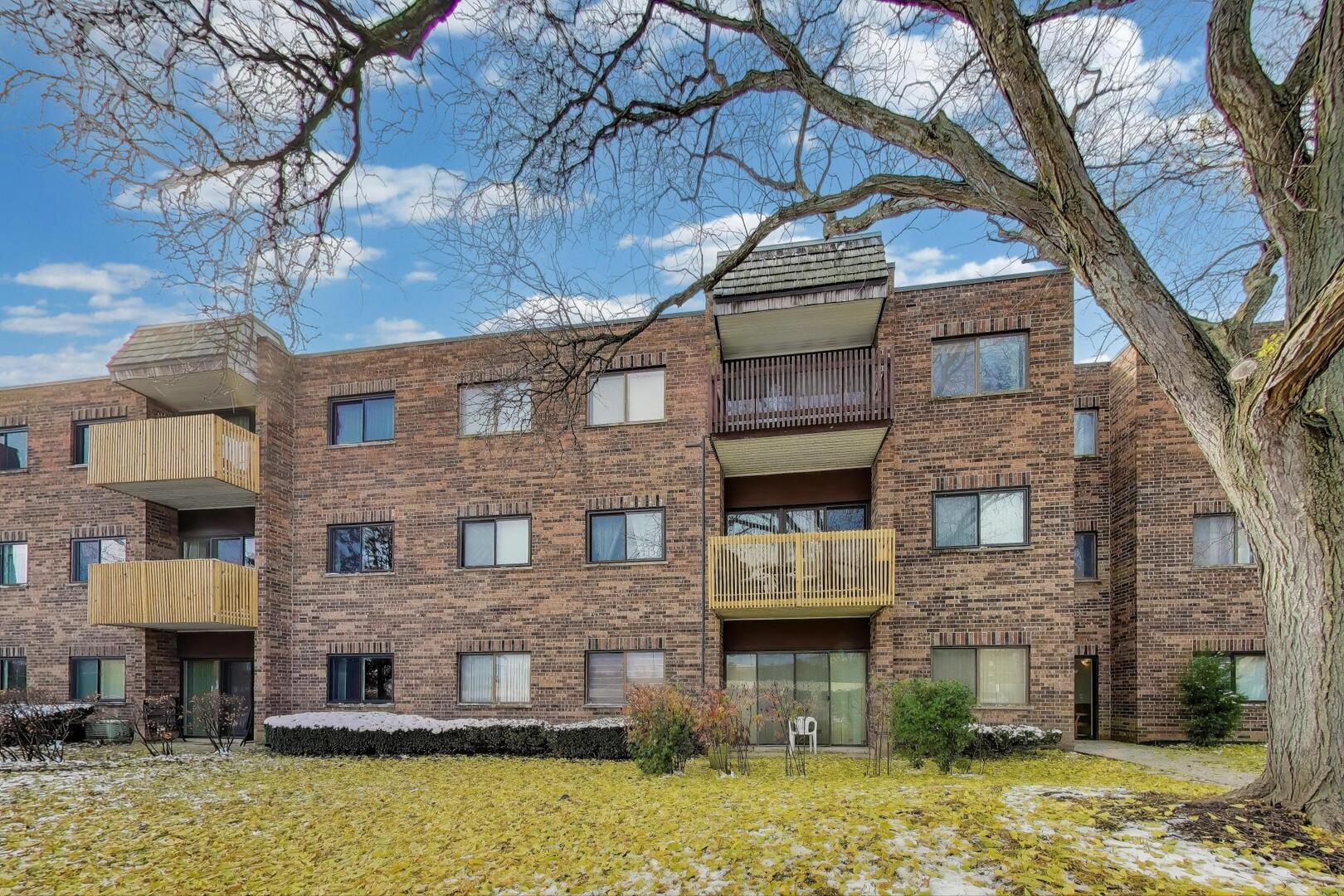 Homes for sale in Northbrook, IL | 3110 Pheasant Creek Dr #104, Northbrook, IL 60062 | MLS# 12664223