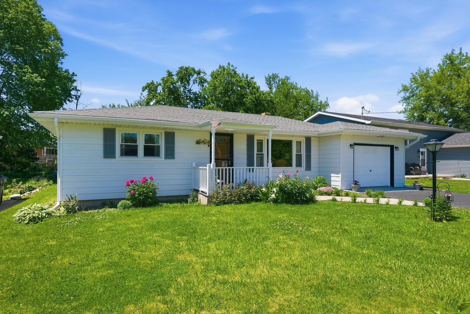 Homes for sale in Round Lake, IL | 34456 N Lake Shore Dr, Round Lake, IL 60073 | MLS# 12664269