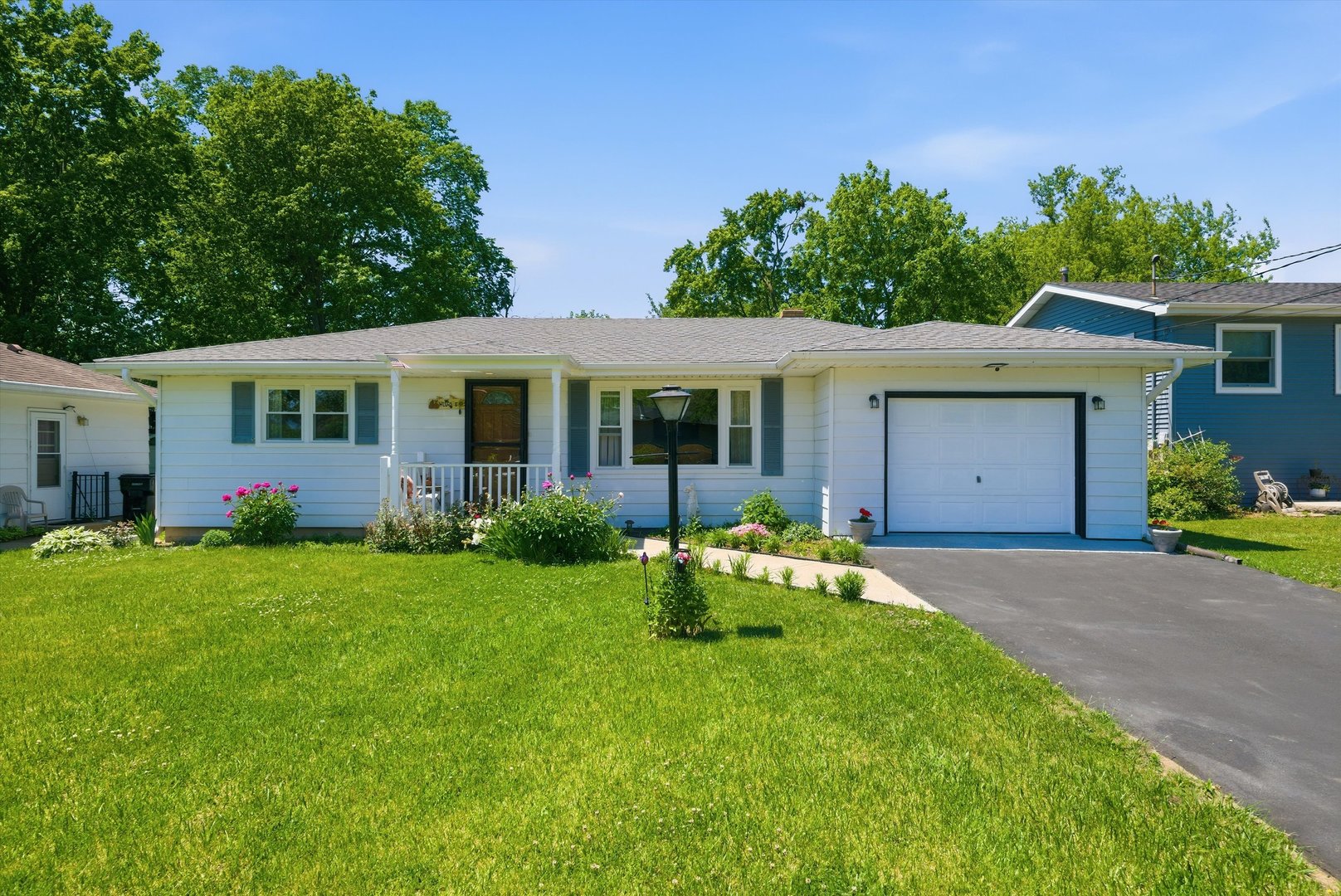 Homes for sale in Round Lake, IL | 34456 N Lake Shore Dr, Round Lake, IL 60073 | MLS# 12664269
