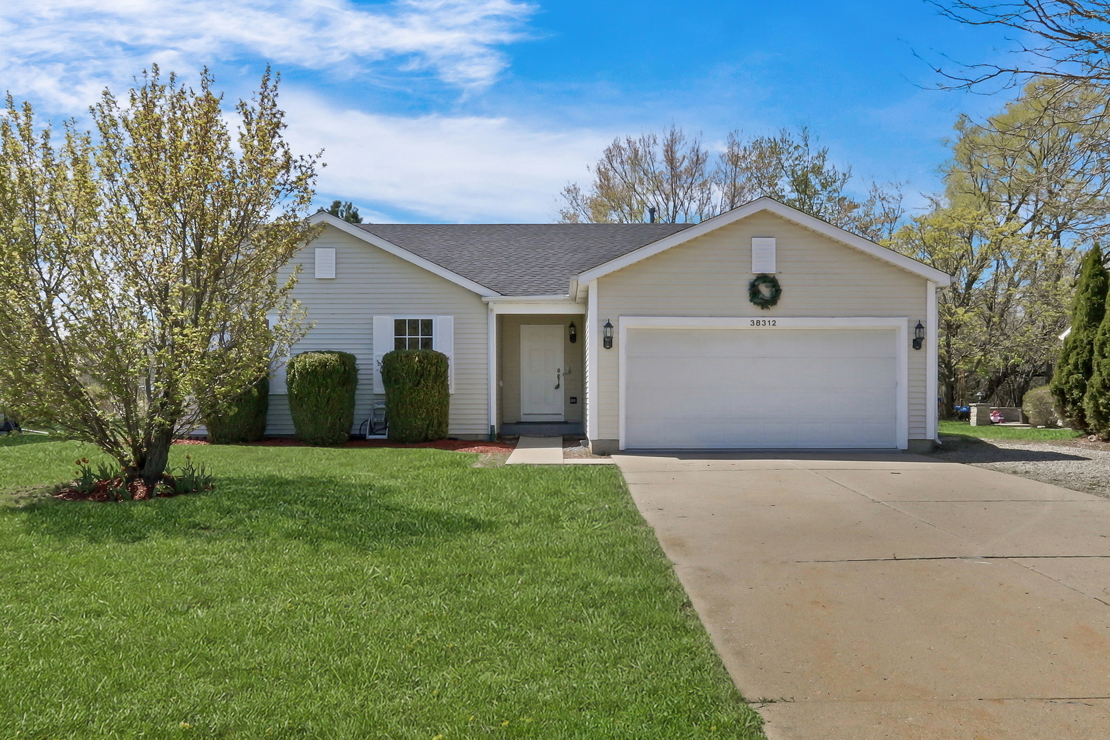 Homes for sale in Beach Park, IL | 38312 Imperial Ln, Beach Park, IL 60087 | MLS# 12664359