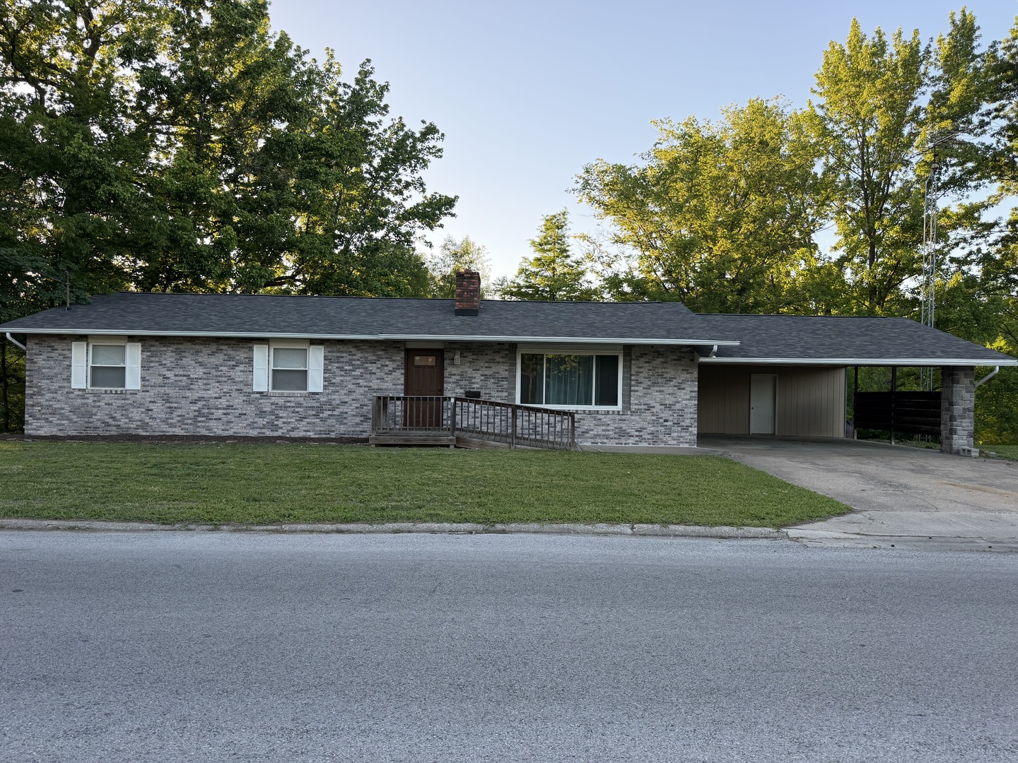 Homes for sale in Murphysboro, IL | 1612 Shomaker Dr, Murphysboro, IL 62966 | MLS# 12664451