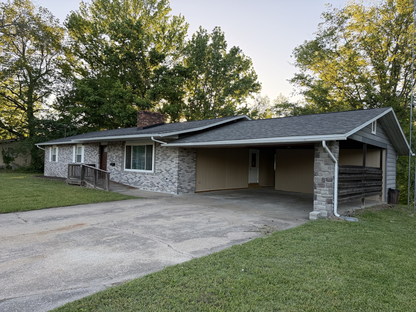 Homes for sale in Murphysboro, IL | 1612 Shomaker Dr, Murphysboro, IL 62966 | MLS# 12664451