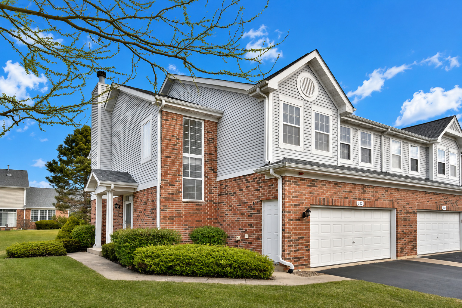 Homes for sale in Burr Ridge, IL | 129 Chestnut Hills Cir #129, Burr Ridge, IL 60527 | MLS# 12664475