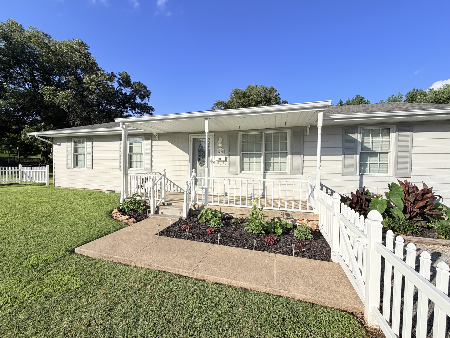 Homes for sale in Eldorado, IL | 1200 Academy St, Eldorado, IL 62930 | MLS# 12664497