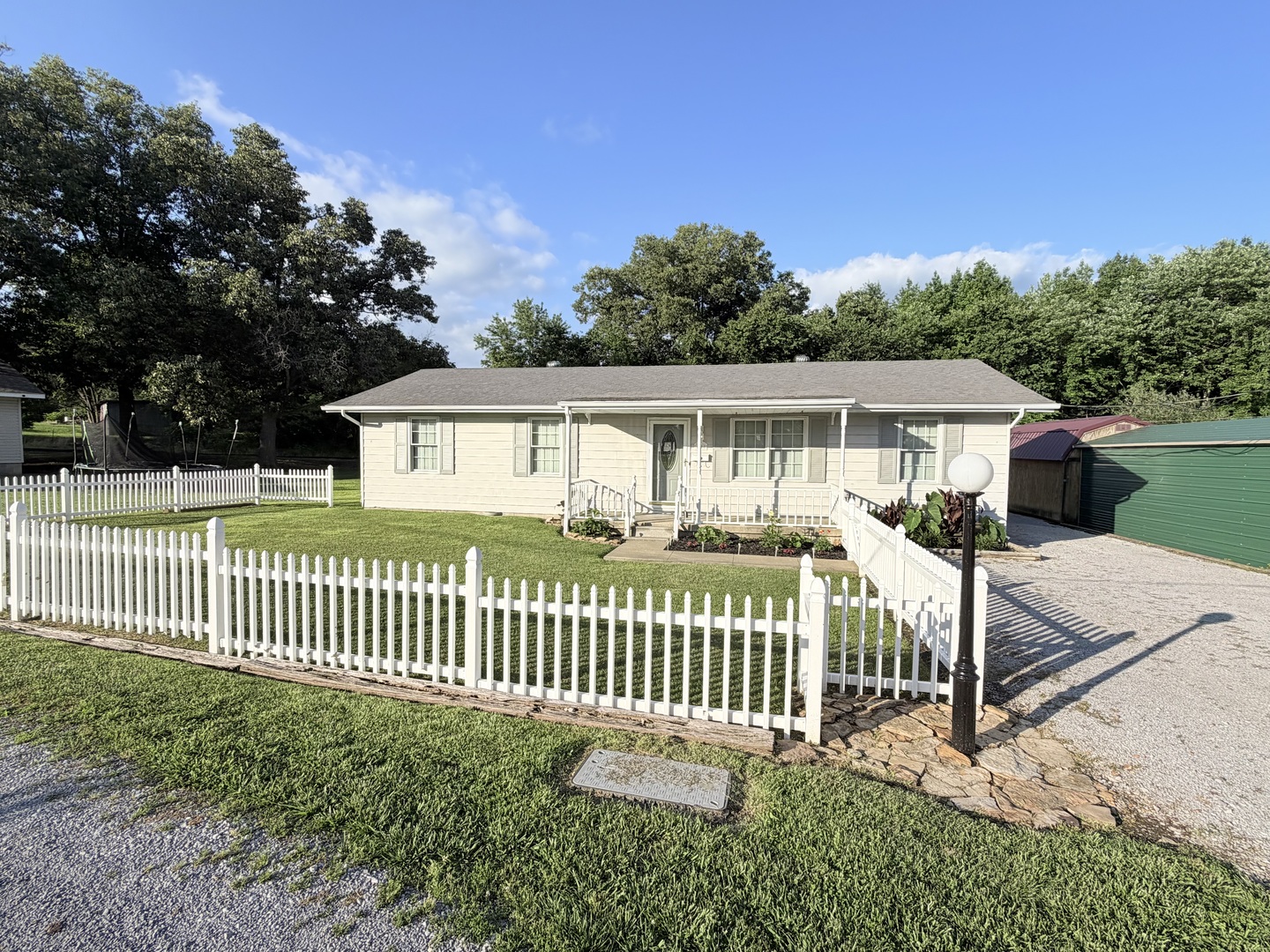 Homes for sale in Eldorado, IL | 1200 Academy St, Eldorado, IL 62930 | MLS# 12664497