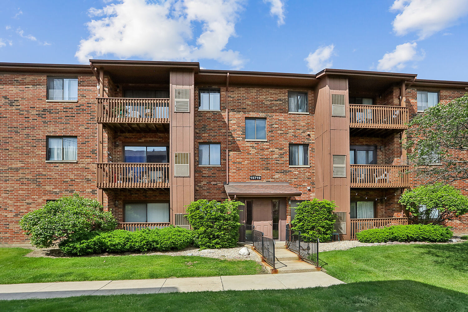 Homes for sale in Oak Forest, IL | 15719 Peggy Ln #7, Oak Forest, IL 60452 | MLS# 12664512
