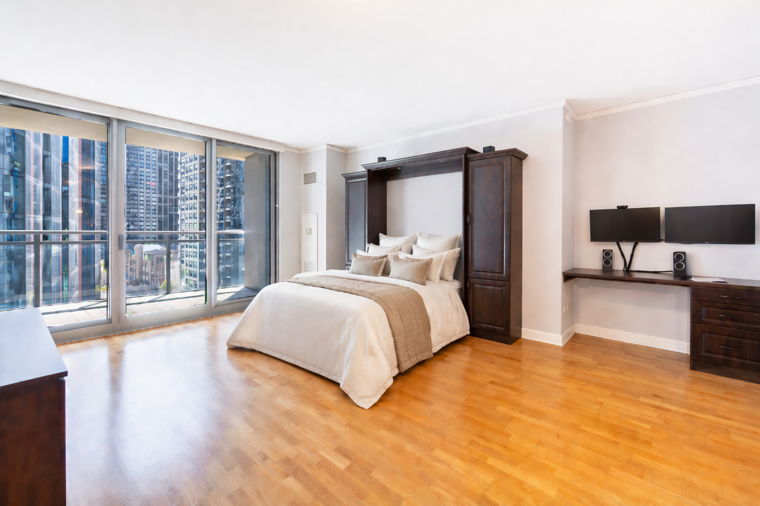 Homes for sale in Chicago, IL | 450 E Waterside Dr #707, Chicago, IL 60601 | MLS# 12664523
