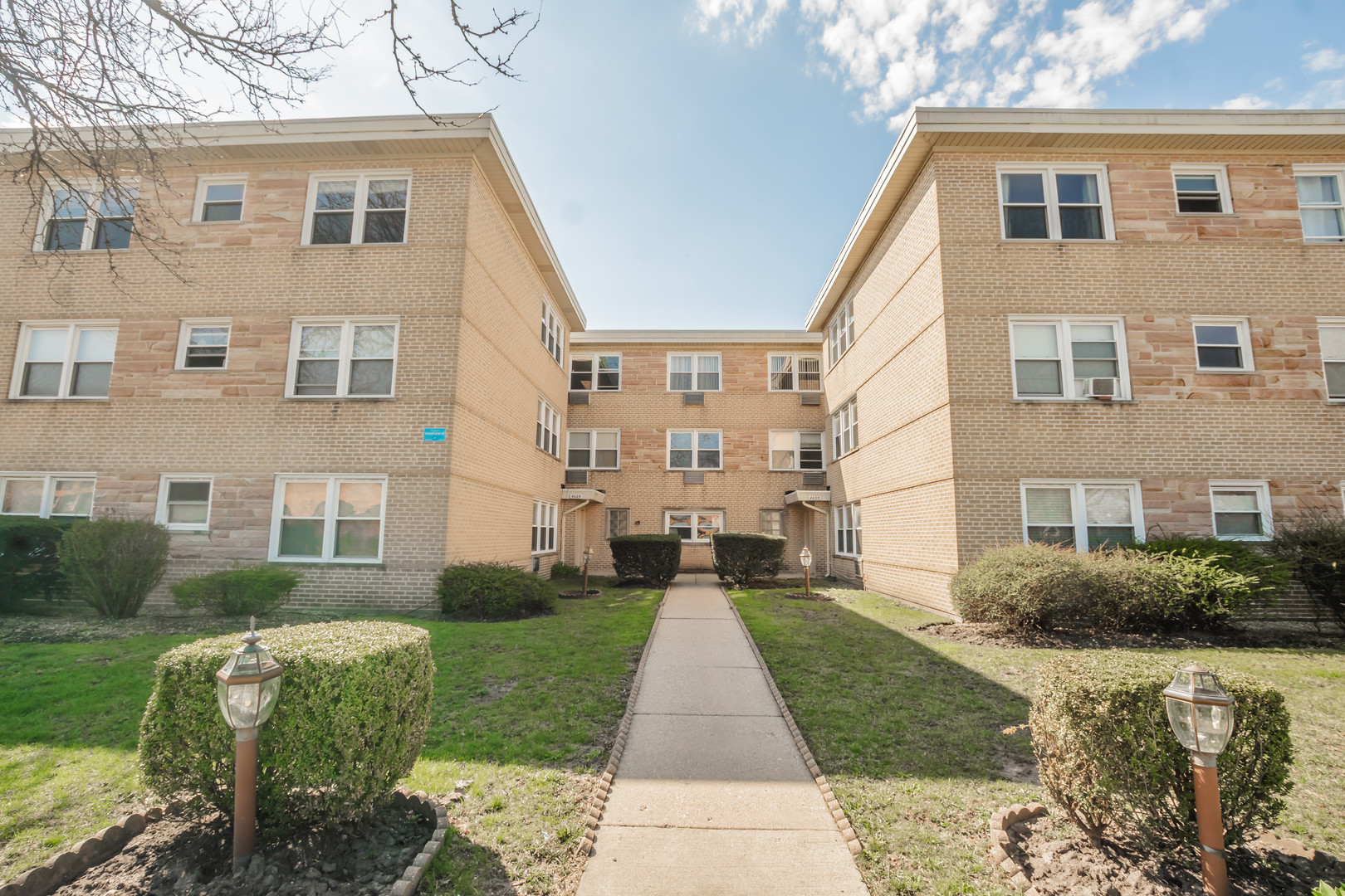 Homes for sale in Skokie, IL | 4629 Main St #3A, Skokie, IL 60076 | MLS# 12664535