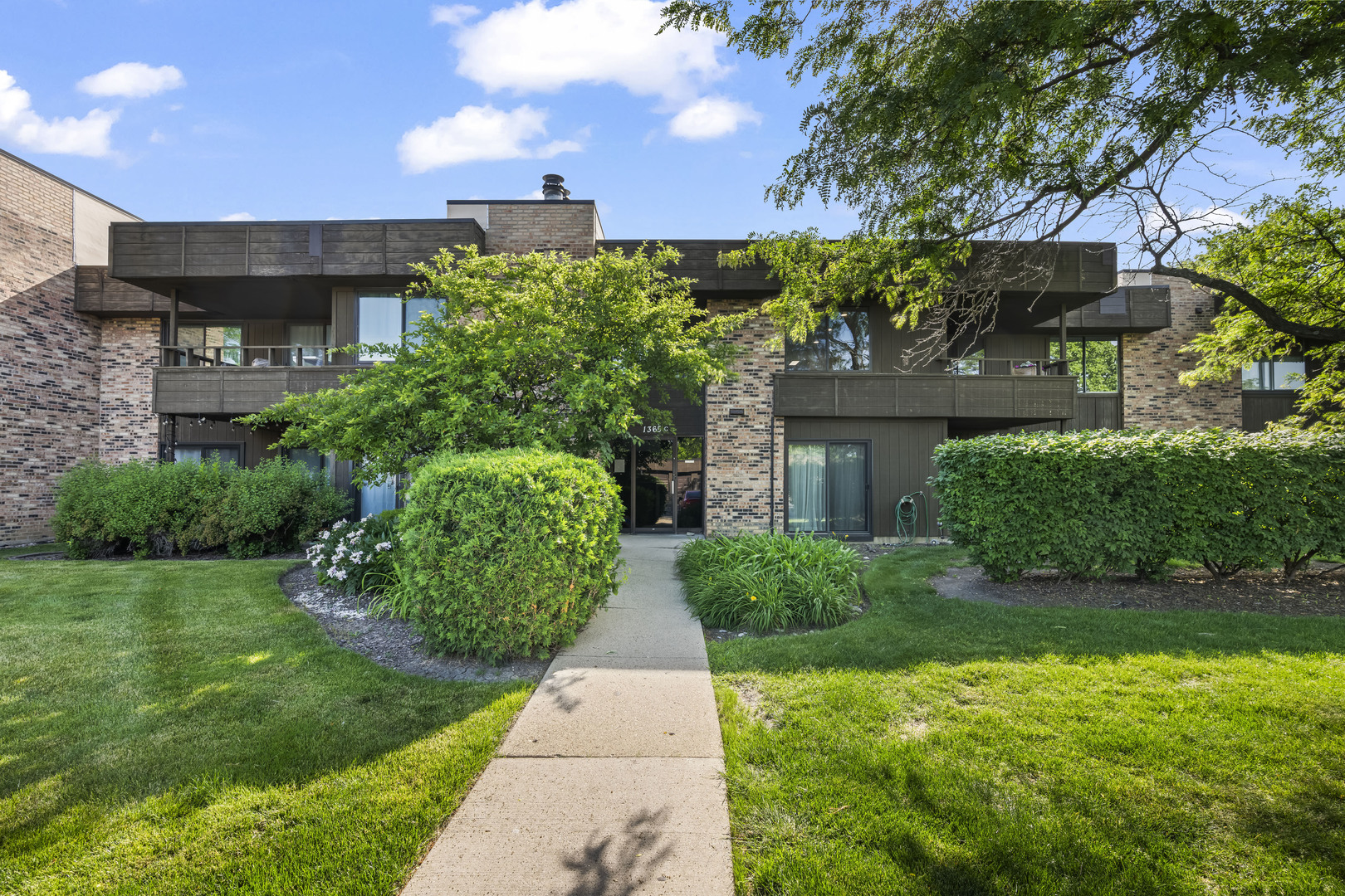 Homes for sale in Palatine, IL | 1365 N Sterling Ave #211C, Palatine, IL 60067 | MLS# 12664599