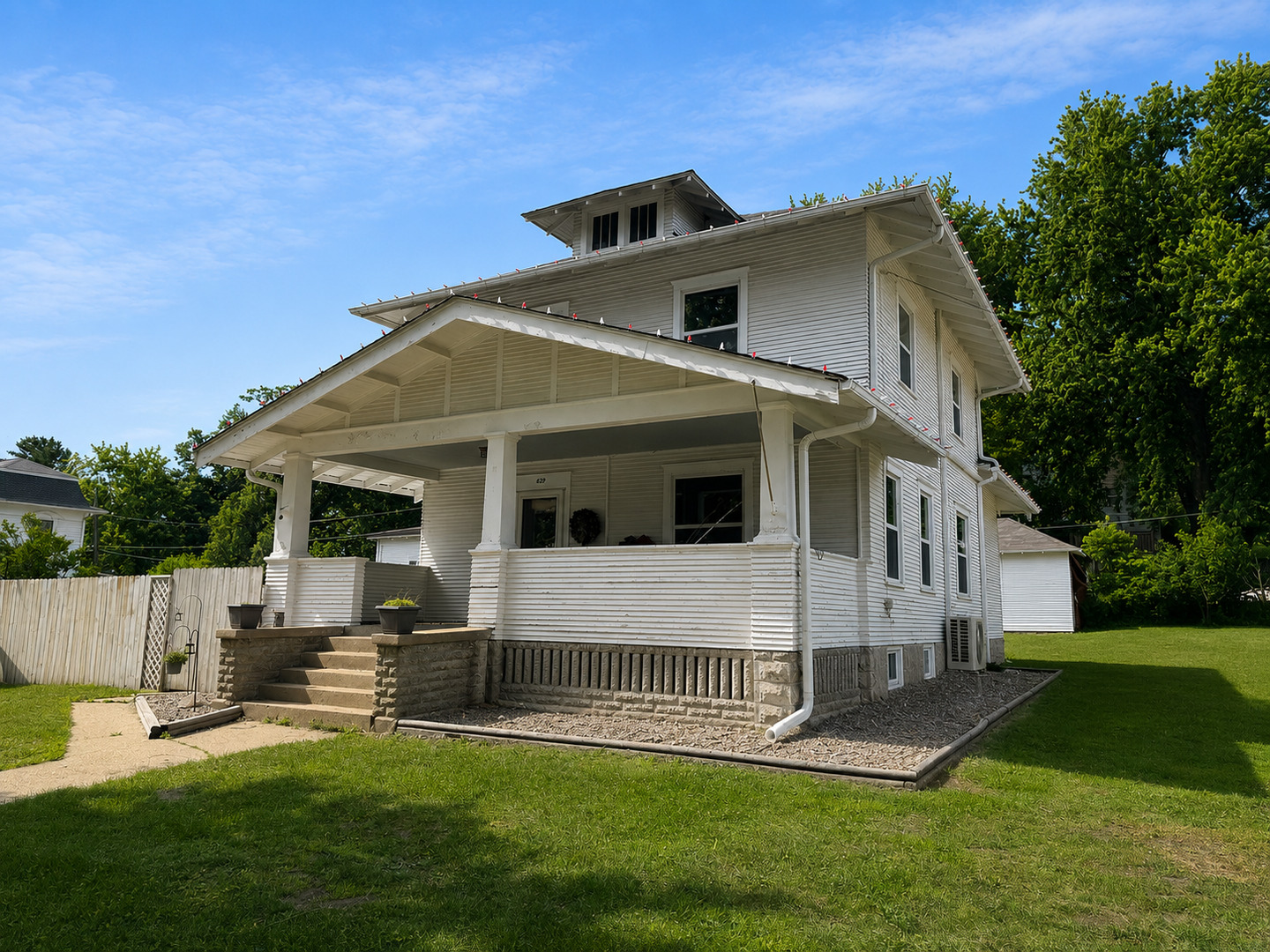 Homes for sale in Fulton, IL | 829 11Th Ave, Fulton, IL 61252 | MLS# 12664662