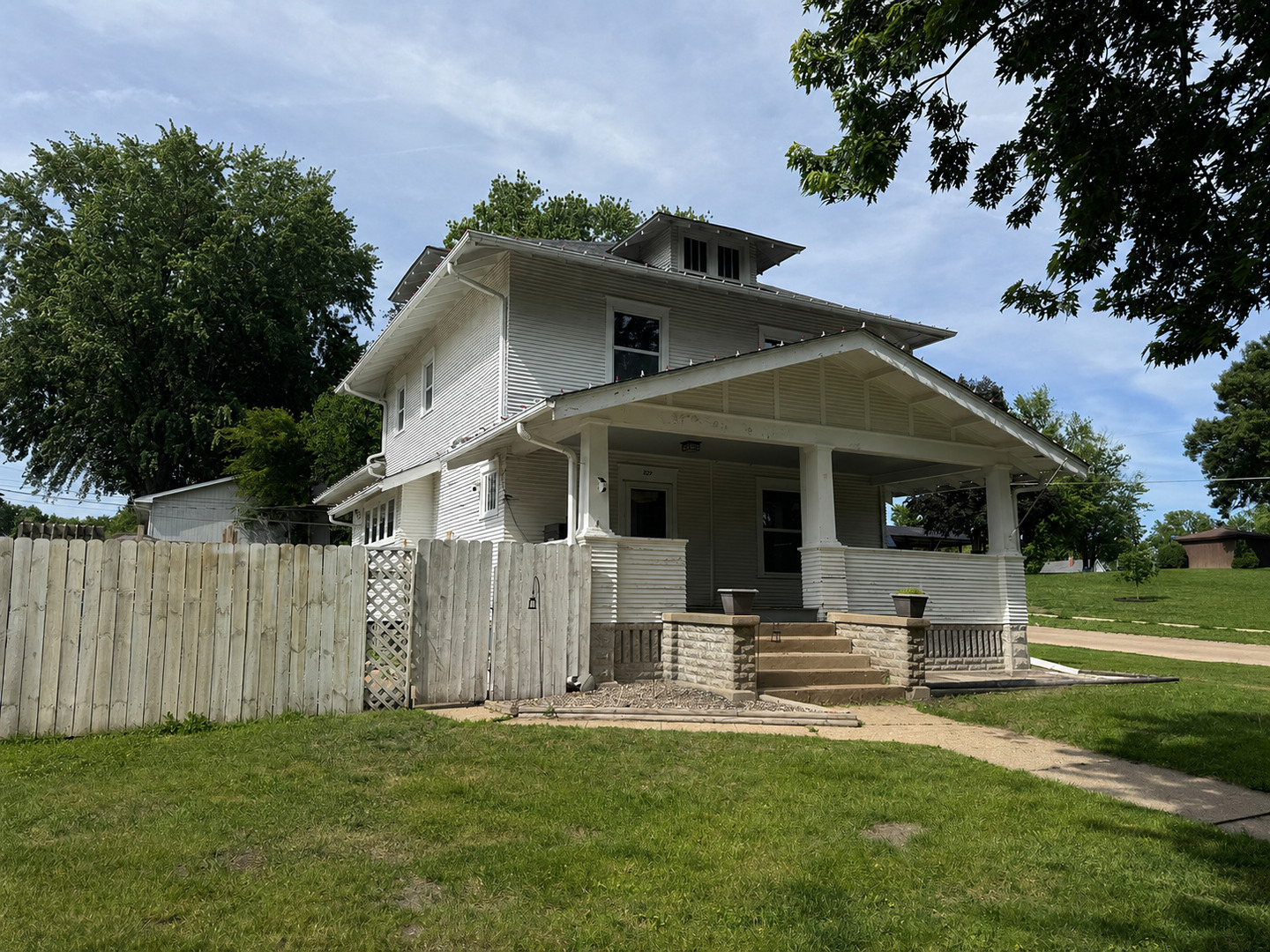 Homes for sale in Fulton, IL | 829 11th Ave, Fulton, IL 61252 | MLS# 12664662
