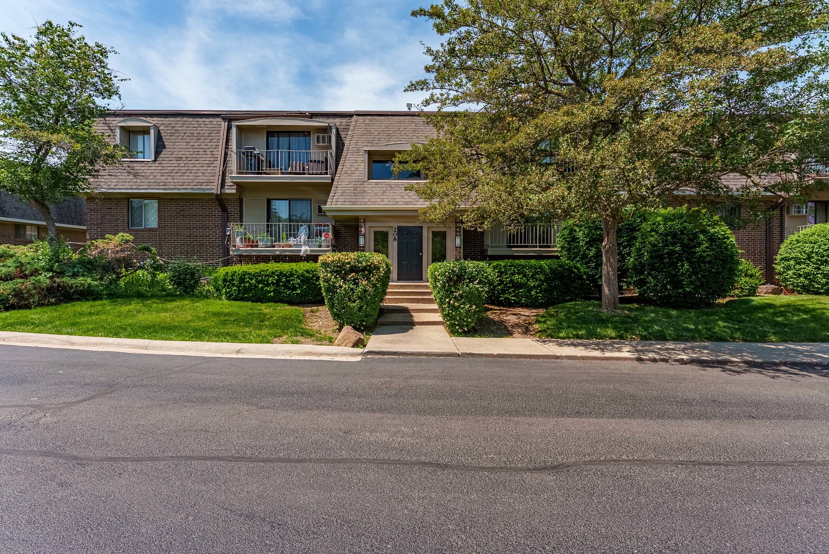 Homes for sale in Naperville, IL | 208 E Bailey Rd #H, Naperville, IL 60565 | MLS# 12664767
