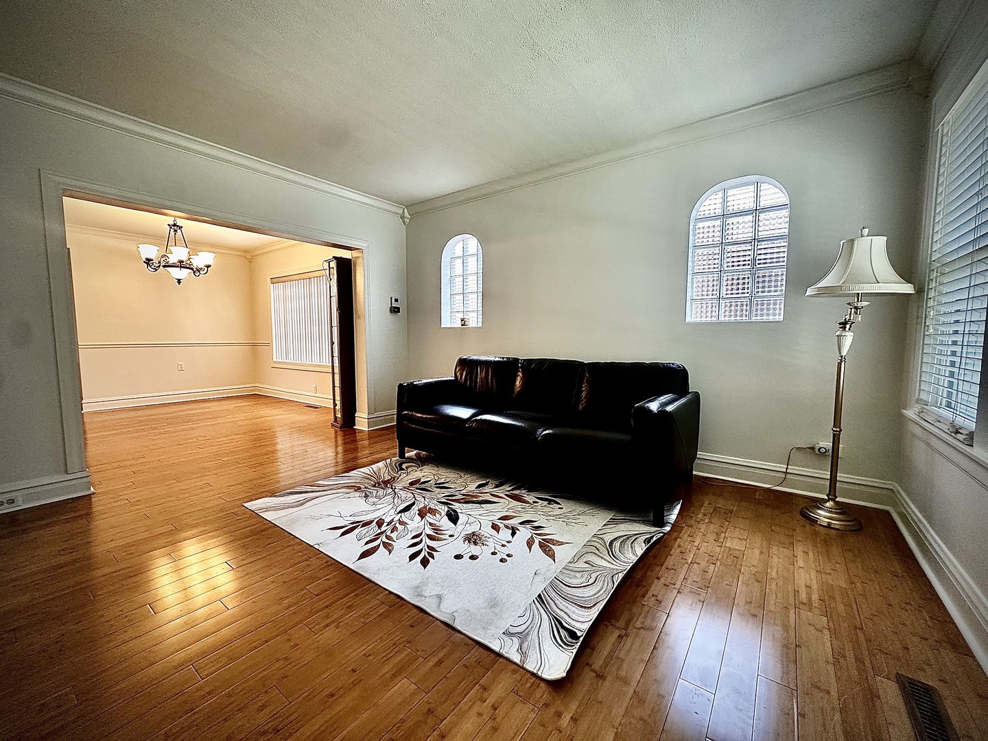 Homes for sale in Brookfield, IL | 3147 Sunnyside Ave, Brookfield, IL 60513 | MLS# 12664774