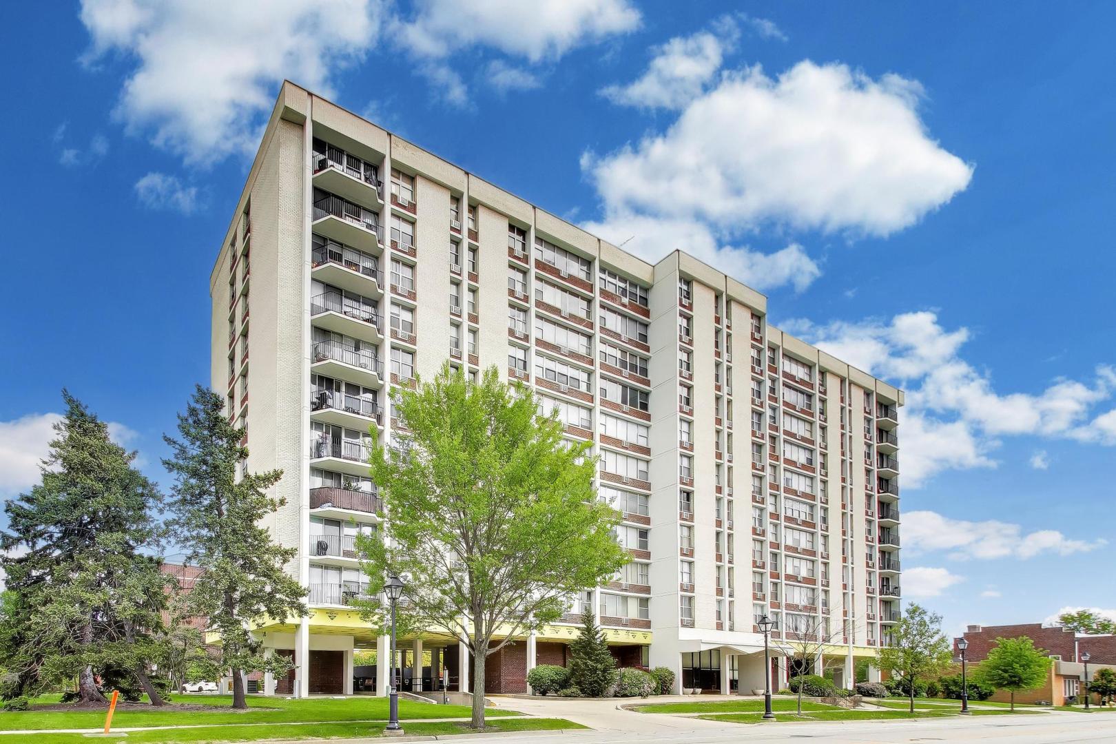 Homes for sale in Lombard, IL | 33 N Main St #5B, Lombard, IL 60148 | MLS# 12664855