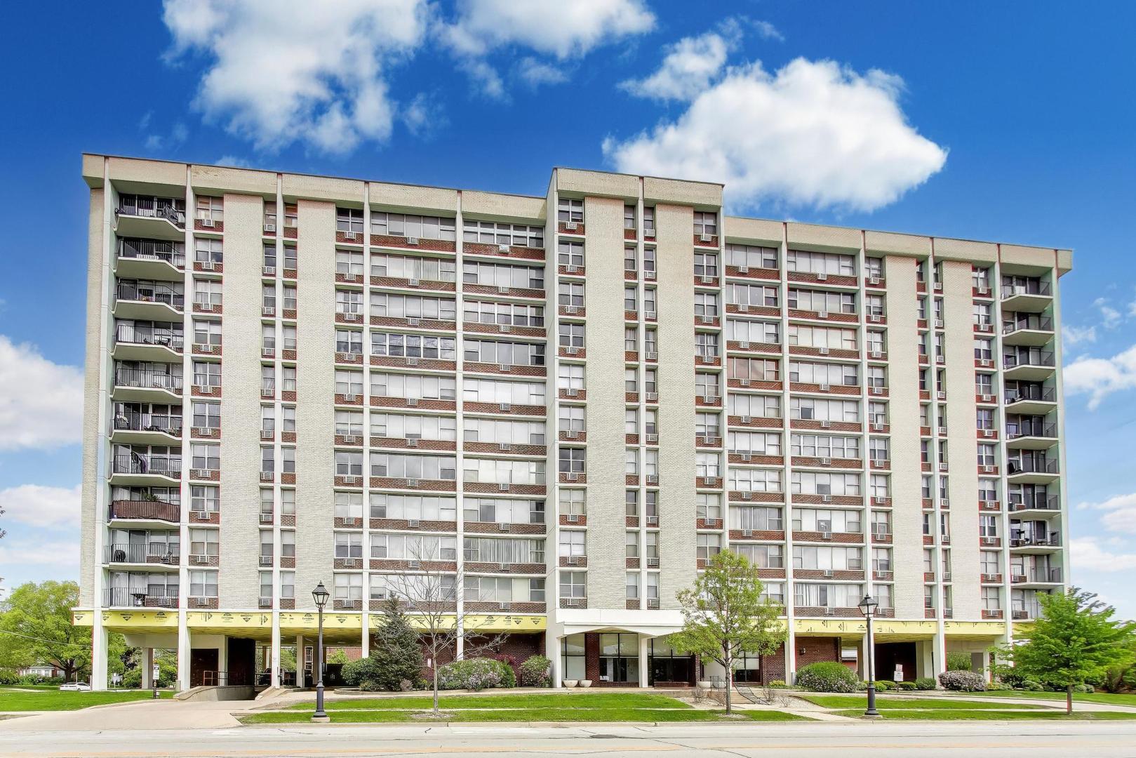 Homes for sale in Lombard, IL | 33 N Main St #5B, Lombard, IL 60148 | MLS# 12664855