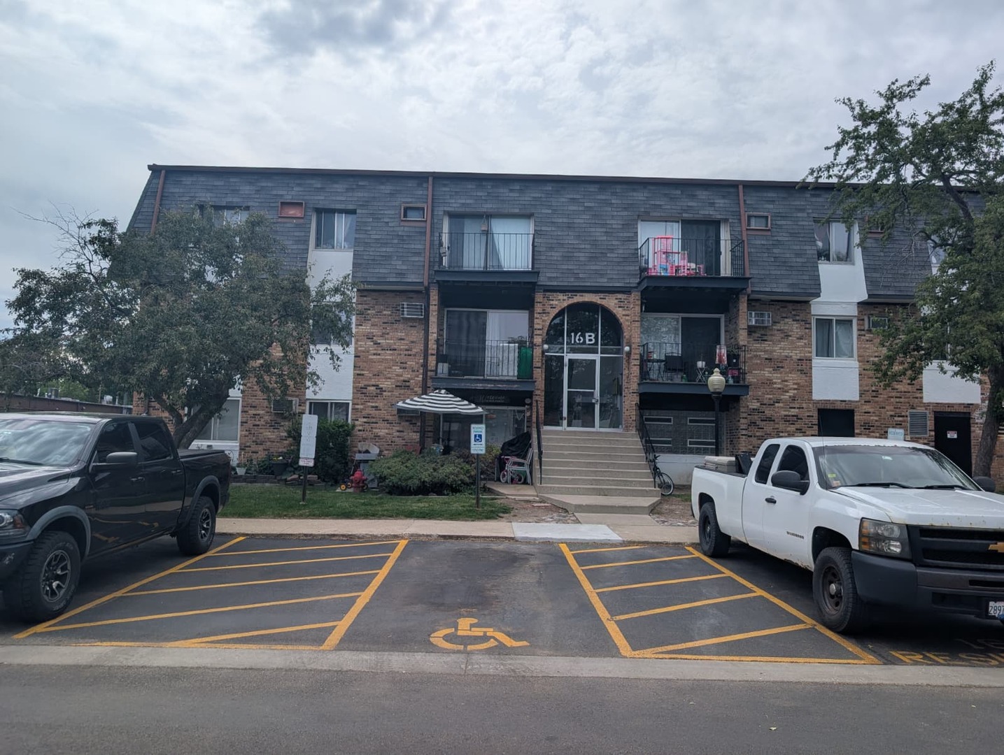 Homes for sale in Palatine, IL | 16b E Dundee Quarter St #102, Palatine, IL 60074 | MLS# 12664865