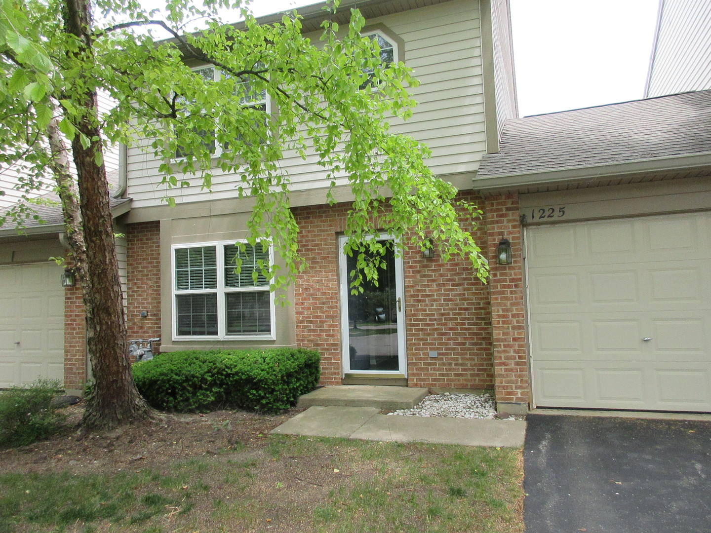 Homes for sale in Round Lake Beach, IL | 1225 N Village Dr, Round Lake Beach, IL 60073 | MLS# 12664872