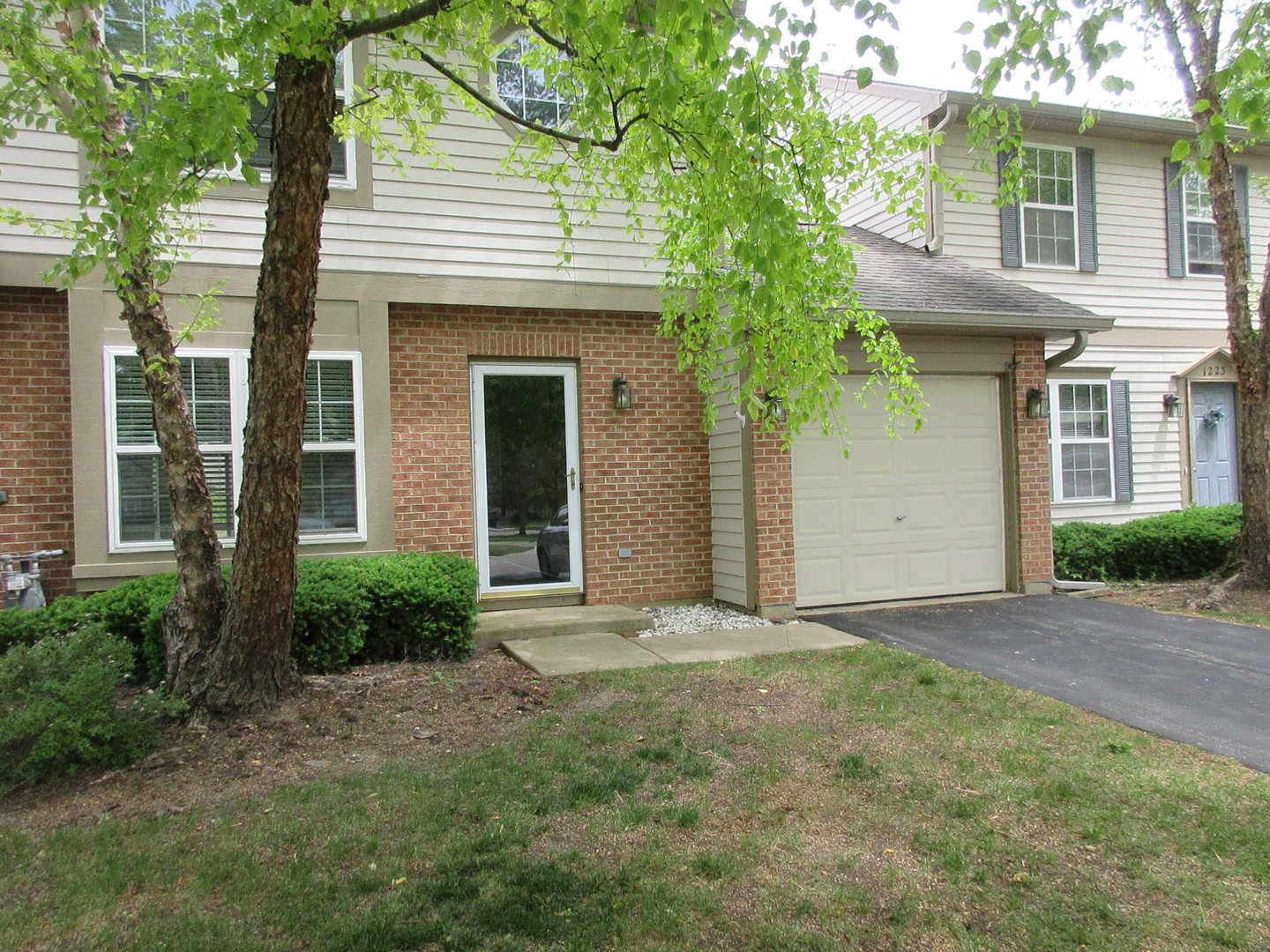 Homes for sale in Round Lake Beach, IL | 1225 N Village Dr, Round Lake Beach, IL 60073 | MLS# 12664872