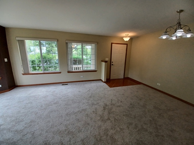 Homes for sale in Oswego, IL | 661 Lincoln Station Dr, Oswego, IL 60543 | MLS# 12664886