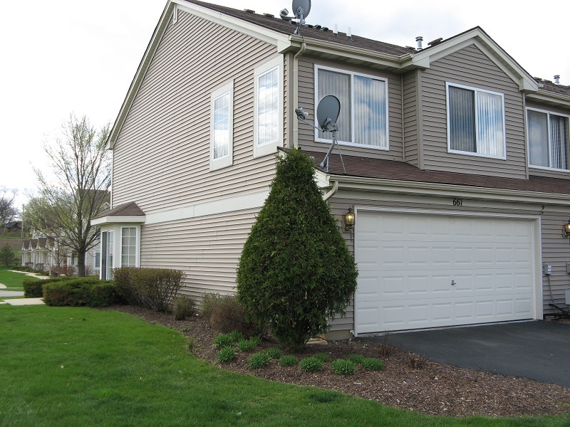 Homes for sale in Oswego, IL | 661 Lincoln Station Dr, Oswego, IL 60543 | MLS# 12664886