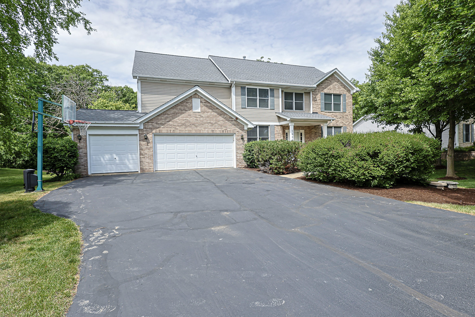 Homes for sale in Hoffman Estates, IL | 5686 Angouleme Ln, Hoffman Estates, IL 60192 | MLS# 12664902