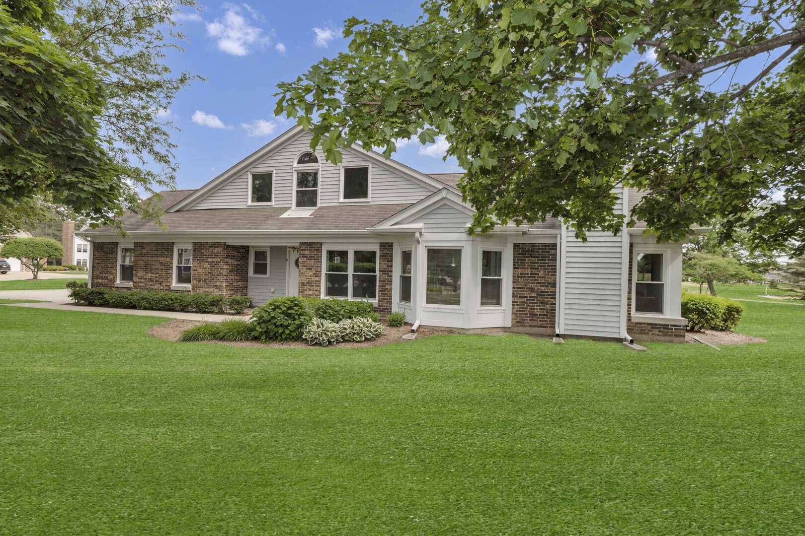 Homes for sale in Buffalo Grove, IL | 501 Banyan Tree Ln, Buffalo Grove, IL 60089 | MLS# 12664960