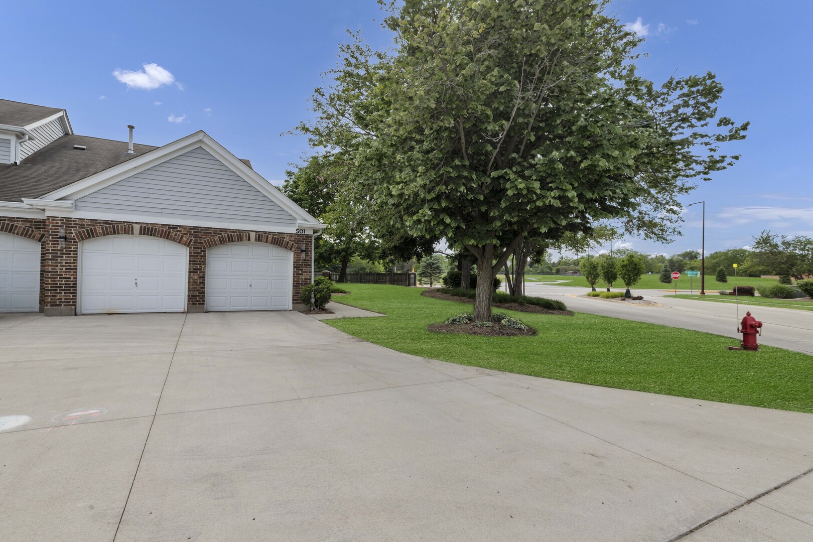 Homes for sale in Buffalo Grove, IL | 501 Banyan Tree Ln, Buffalo Grove, IL 60089 | MLS# 12664960