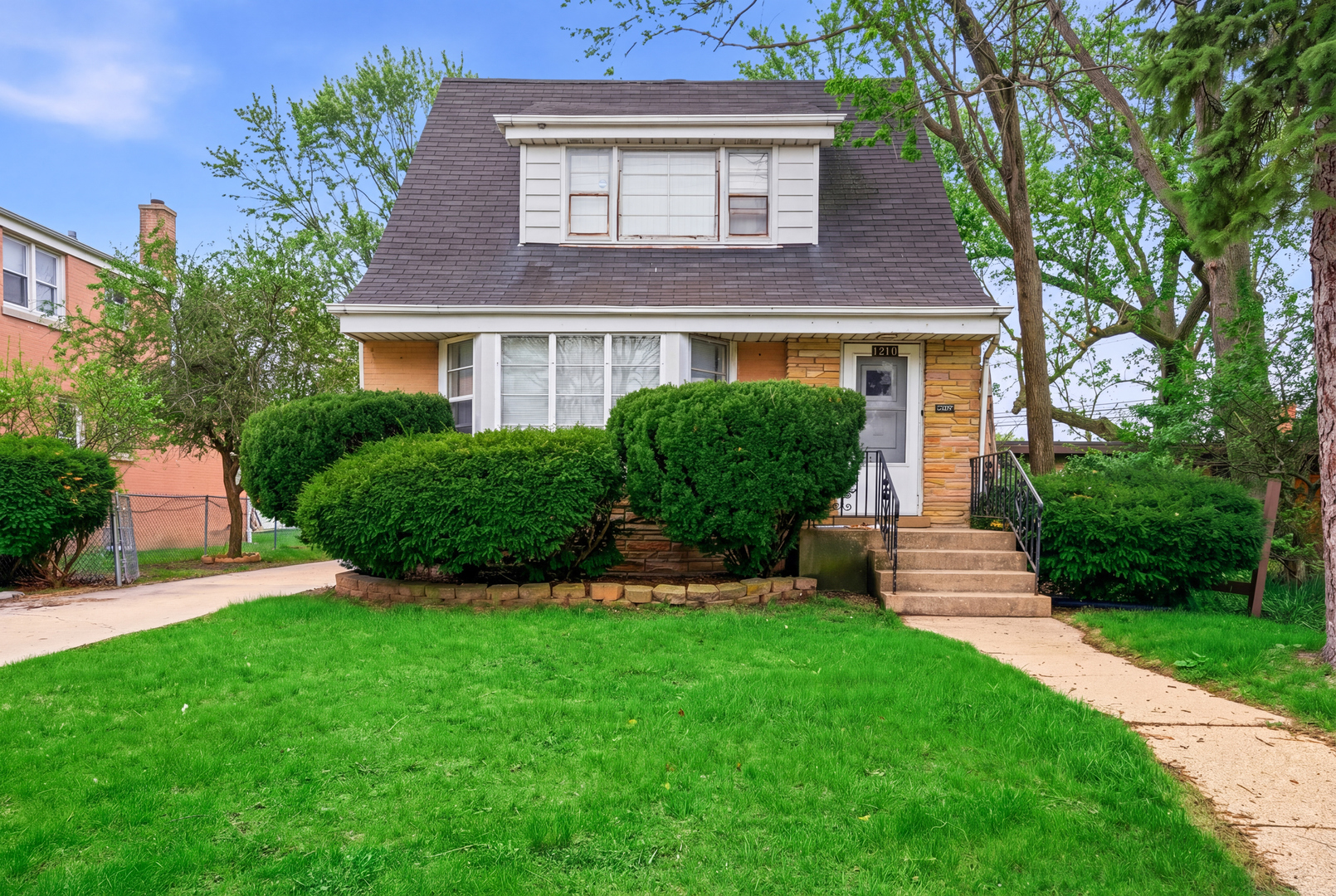 Homes for sale in Park Ridge, IL | 1216 N Northwest Hwy, Park Ridge, IL 60068 | MLS# 12665047