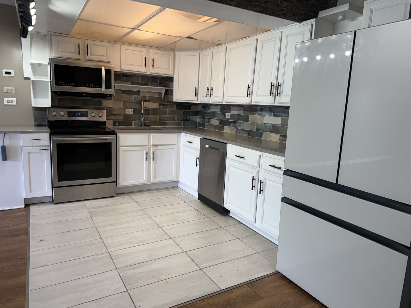 Homes for sale in Countryside, IL | 6700 S Brainard Ave #411, Countryside, IL 60525 | MLS# 12665056