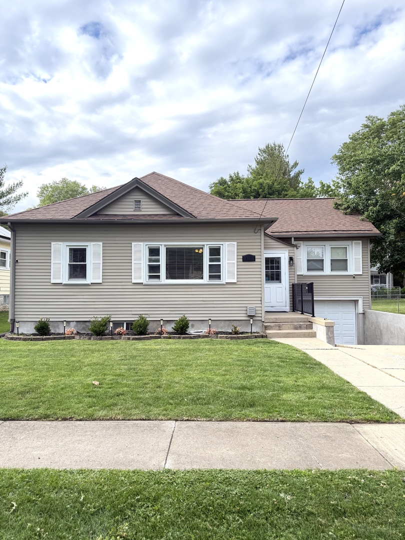 Homes for sale in Pontiac, IL | 613 W Henry St, Pontiac, IL 61764 | MLS# 12665098
