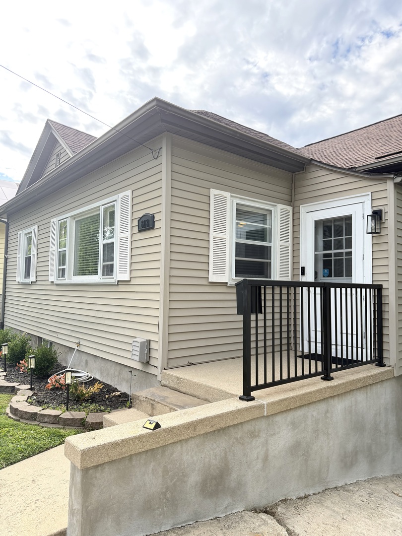 Homes for sale in Pontiac, IL | 613 W Henry St, Pontiac, IL 61764 | MLS# 12665098
