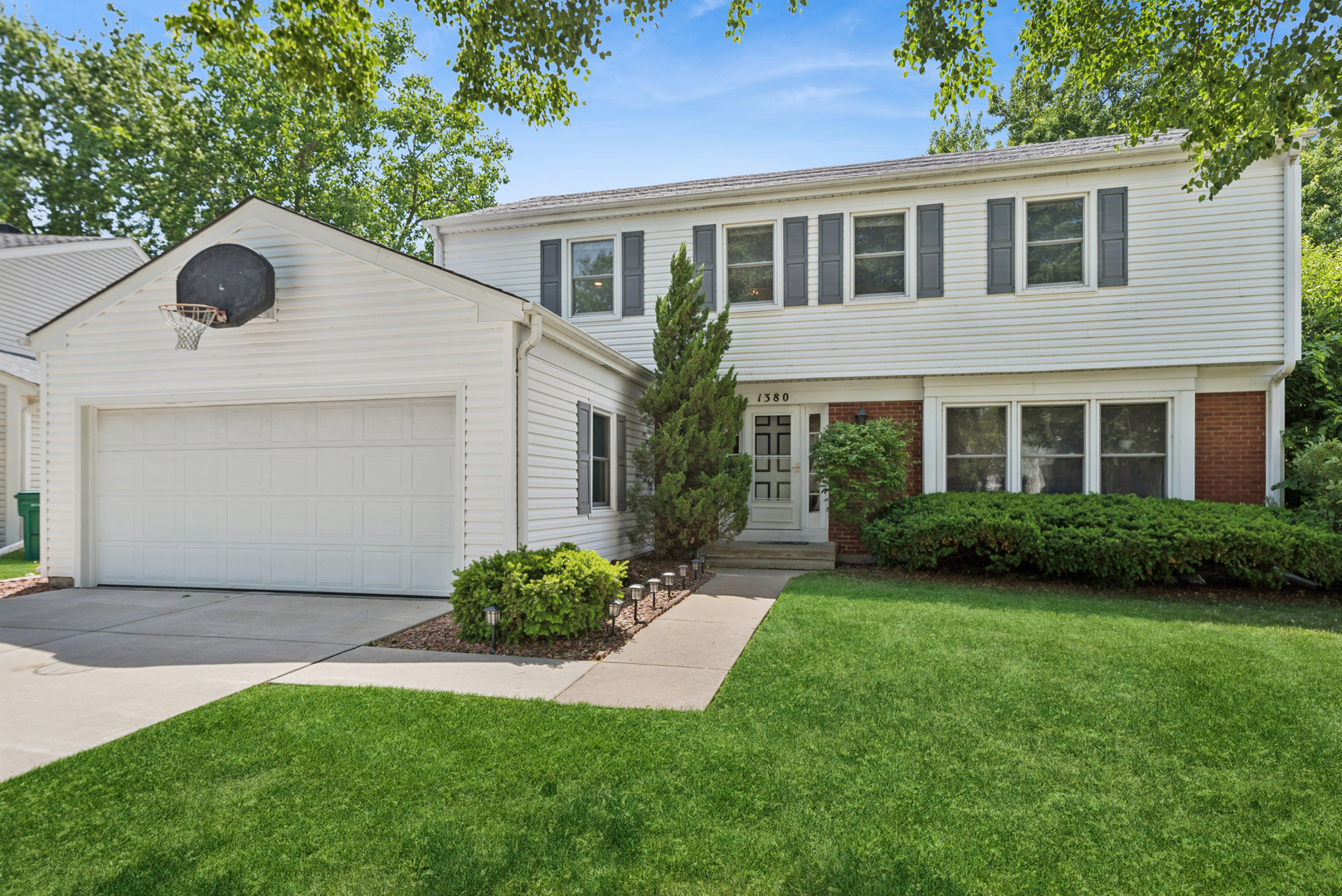 Homes for sale in Buffalo Grove, IL | 1380 Logsdon Ln, Buffalo Grove, IL 60089 | MLS# 12665212
