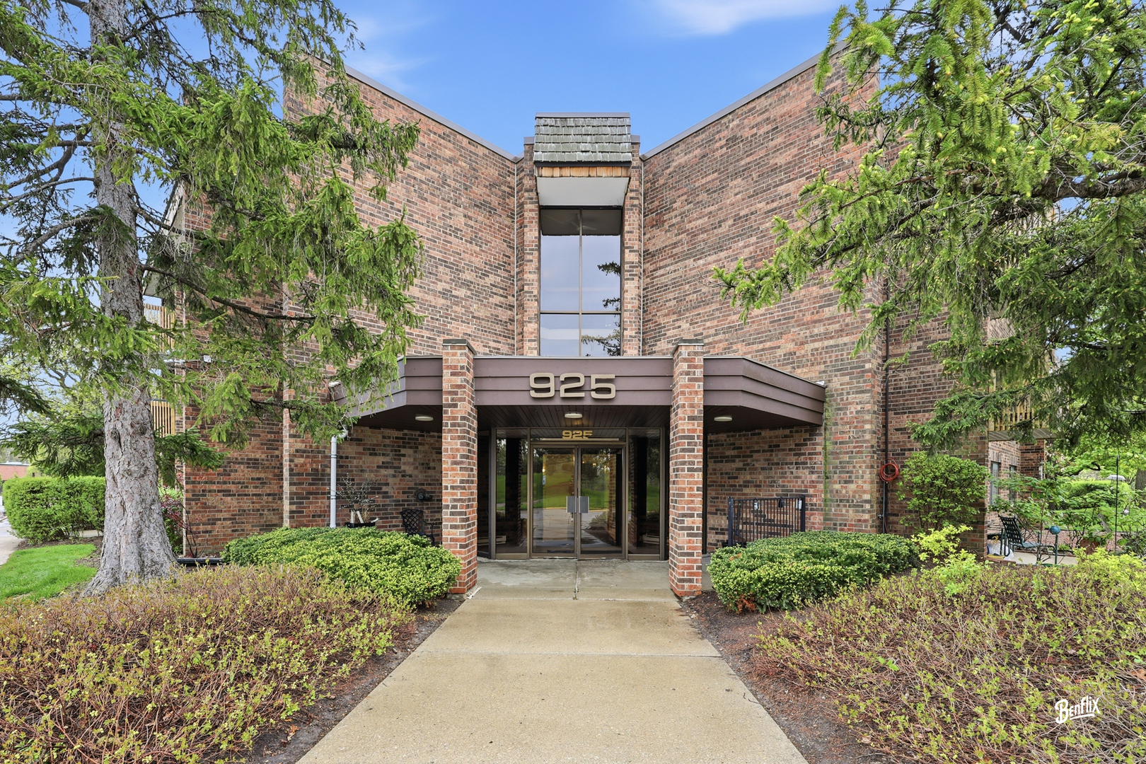 Homes for sale in Northbrook, IL | 925 Spring Hill Dr #212, Northbrook, IL 60062 | MLS# 12665240
