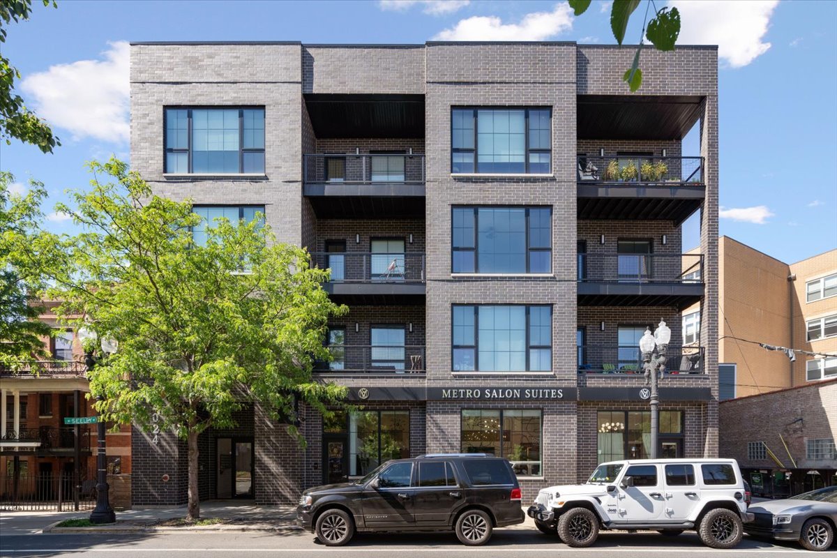 Homes for sale in Chicago, IL | 2024 W Irving Park Rd #404, Chicago, IL 60618 | MLS# 12665601