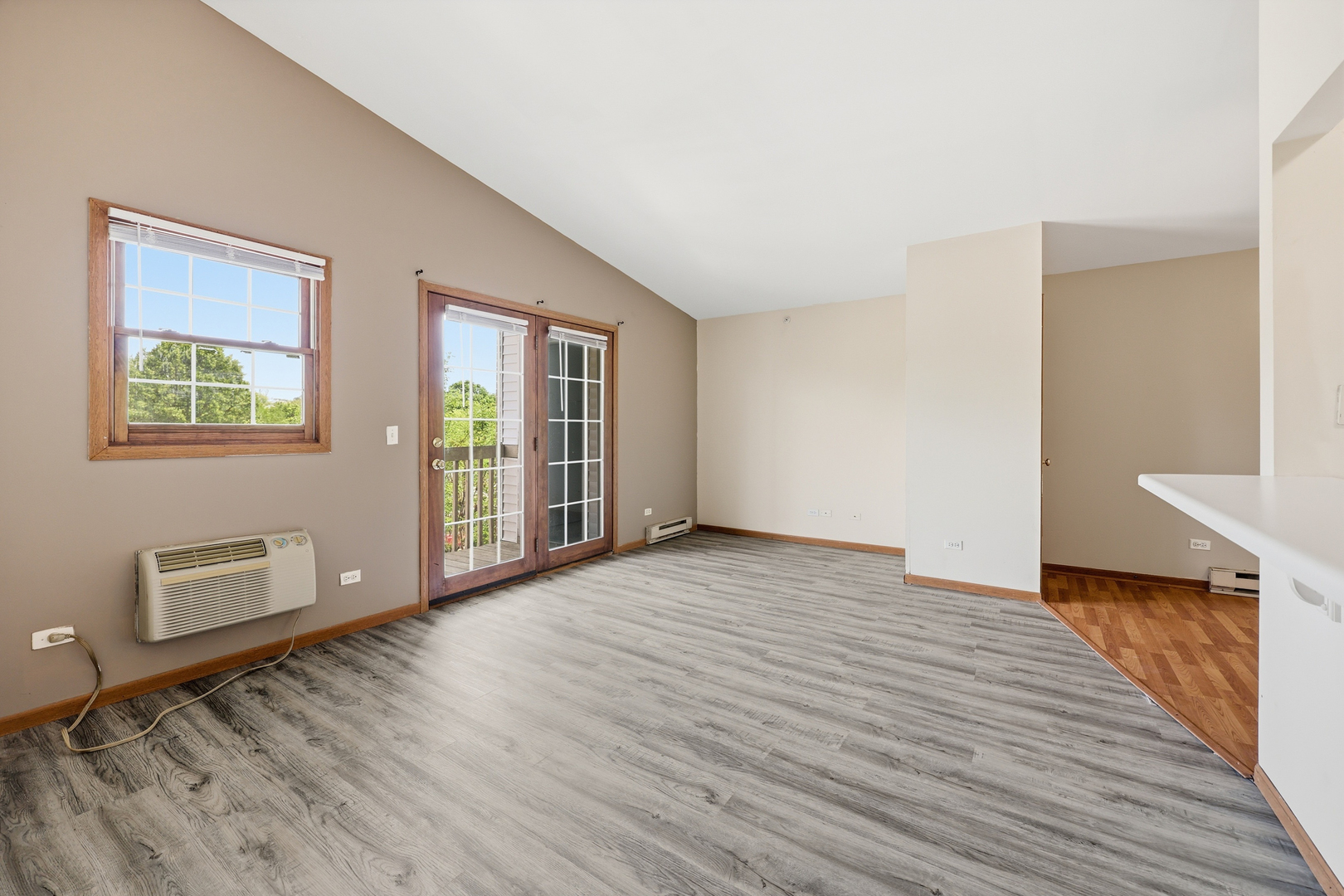 Homes for sale in Woodstock, IL | 330 Leah Ln #3B, Woodstock, IL 60098 | MLS# 12665687