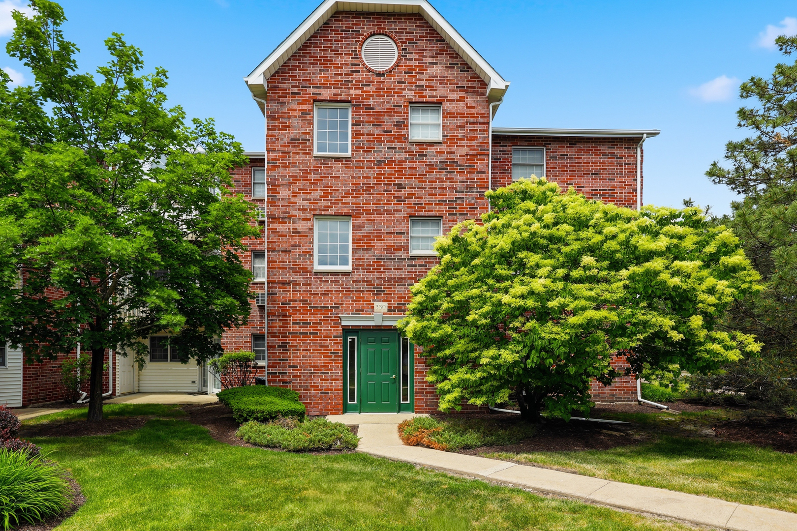 Homes for sale in Woodstock, IL | 330 Leah Ln #3B, Woodstock, IL 60098 | MLS# 12665687