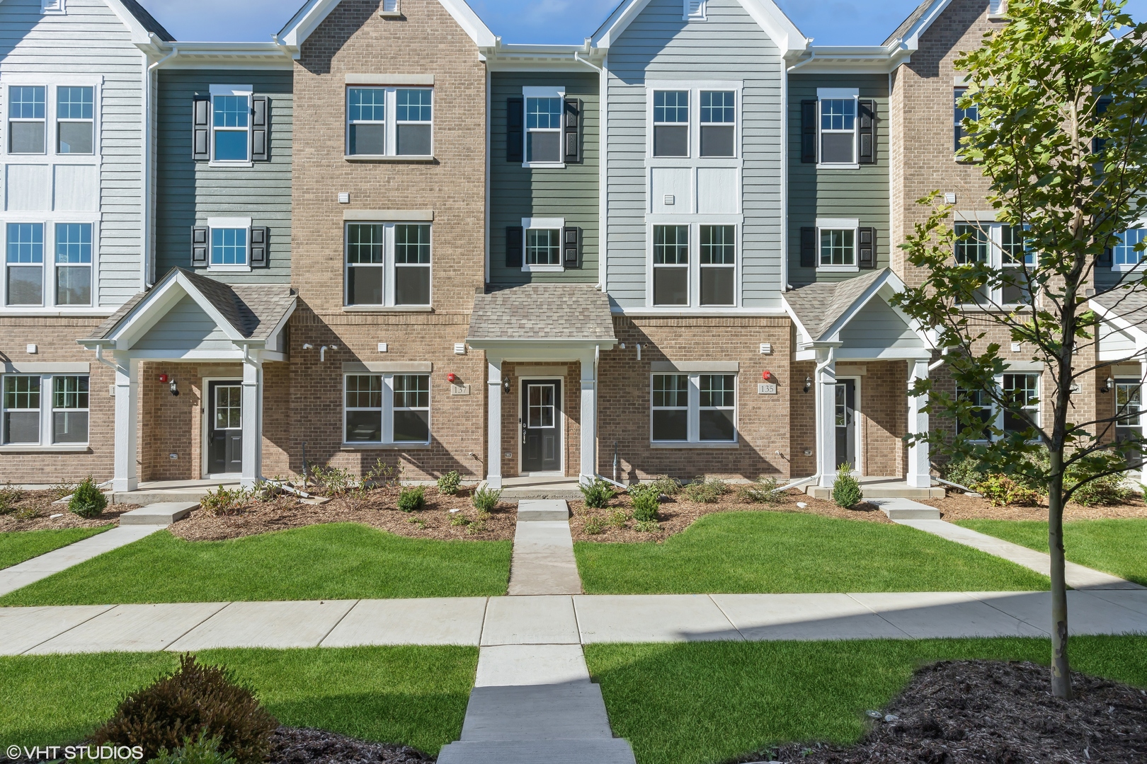 Homes for sale in Libertyville, IL | 137 Yorktown Ct, Libertyville, IL 60048 | MLS# 12665694
