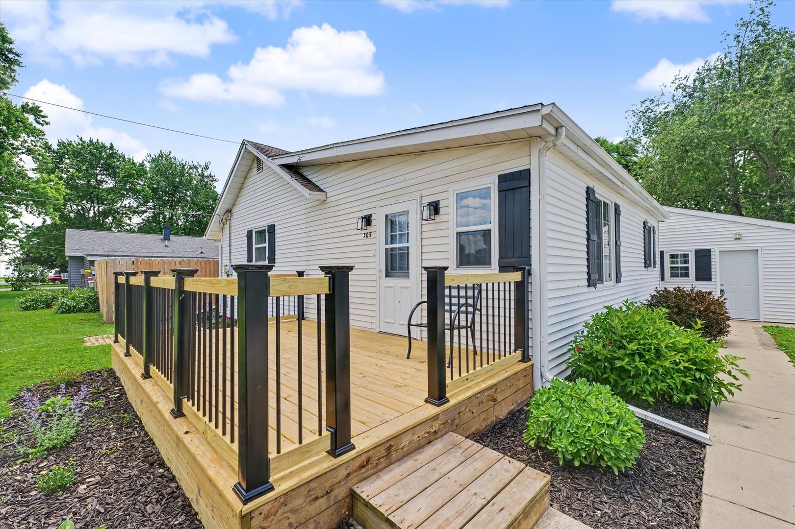 Homes for sale in Tolono, IL | 305 S 1St St, Tolono, IL 61880 | MLS# 12665779