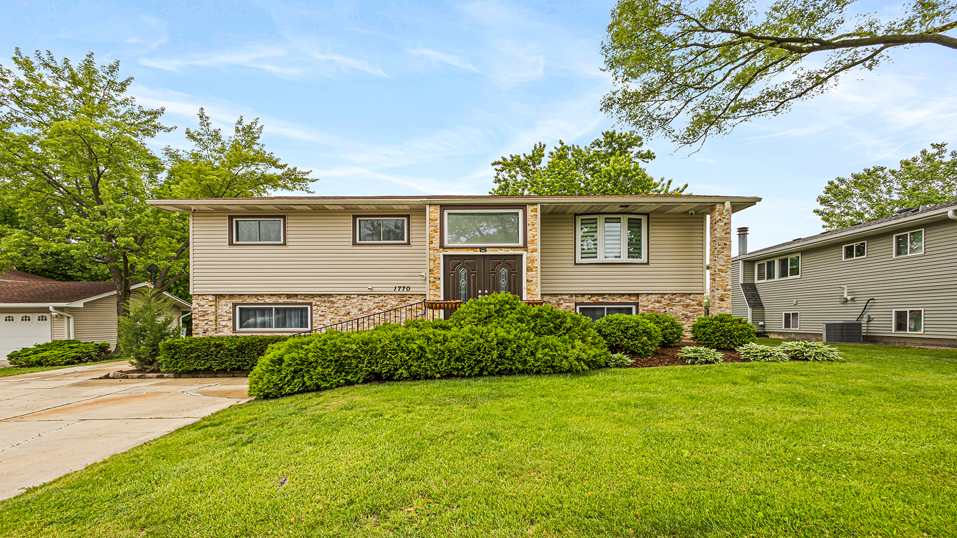 Homes for sale in Hoffman Estates, IL | 1770 N Newport Rd, Hoffman Estates, IL 60169 | MLS# 12665798