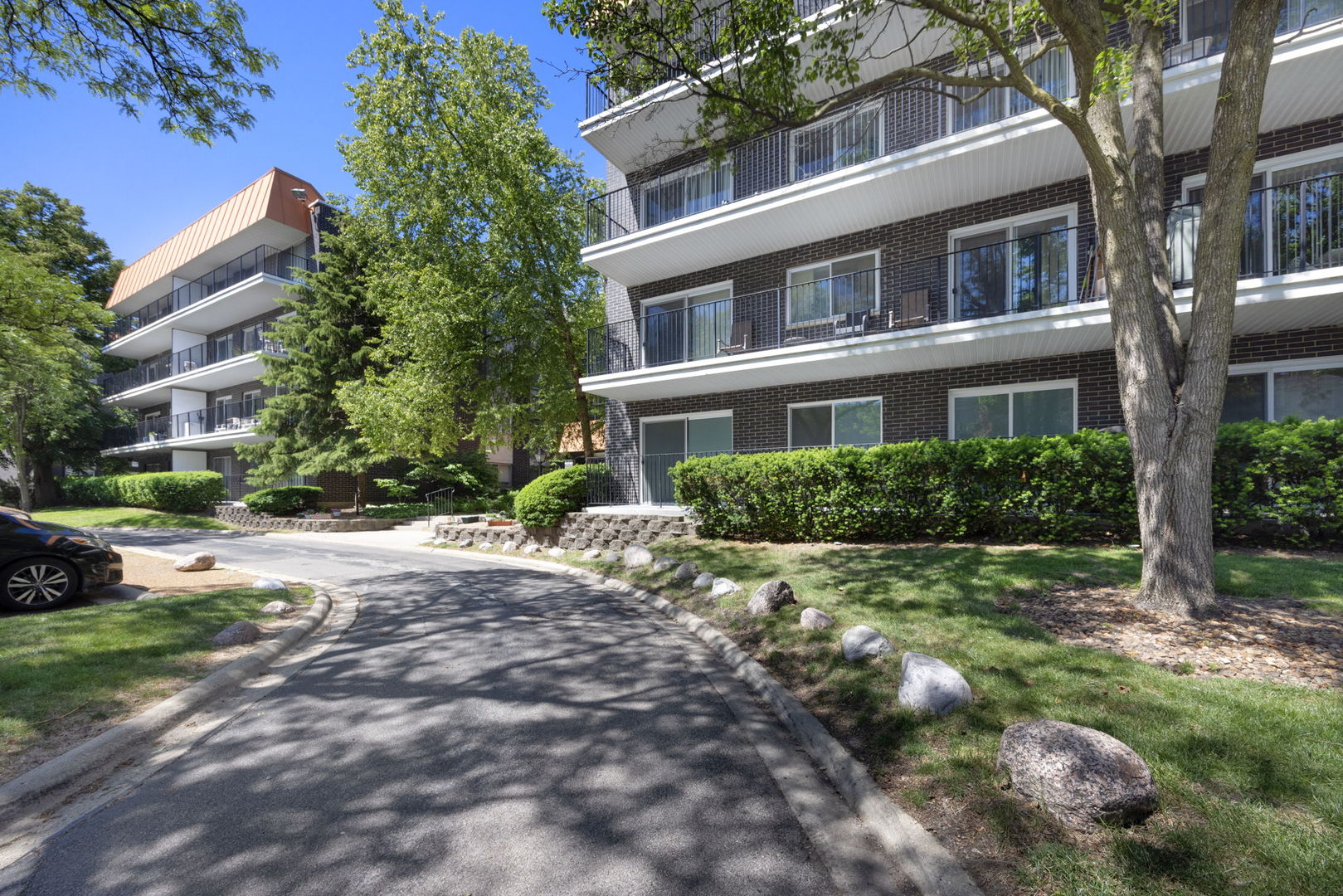 Homes for sale in Skokie, IL | 9530 Lamon Ave #401, Skokie, IL 60077 | MLS# 12665822